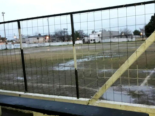 La cancha de Río Negro hoy. Jugar inferiores se hacía imposible. Foto: Mauricio Morales.