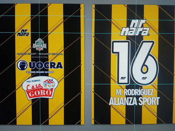 La casaca especial de Alianza para el sábado ya está lista. Hicieron 60. Foto: Gastón García.