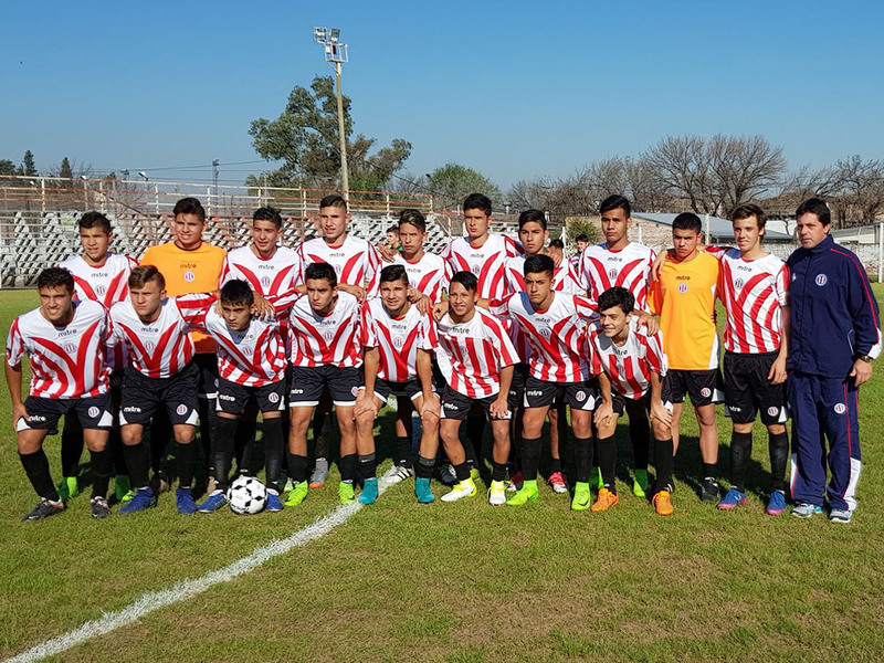 El Sub16 de la Rosarina se quedó con la Copa del Plata y el Premio "Valla menos vencida".