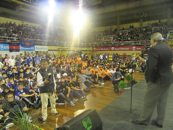 Una multitud escuchando atenta a Giammaria. Fue un evento que no se olvidará fácilmente.
