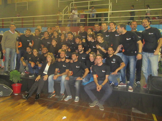 La foto final de la Intendenta y el Presidente de Rosarina, junto a los Profes del Proyecto.