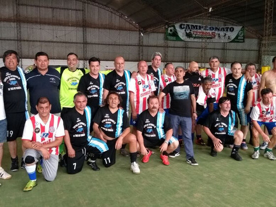 El fútbol 5 unido. La camaradería es primordial en las Olimpíadas de Veteranos de Malvinas.