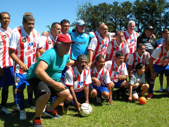 El equipo de Veteranos de Malvinas de Rosario, poco antes de jugar la final del sábado.