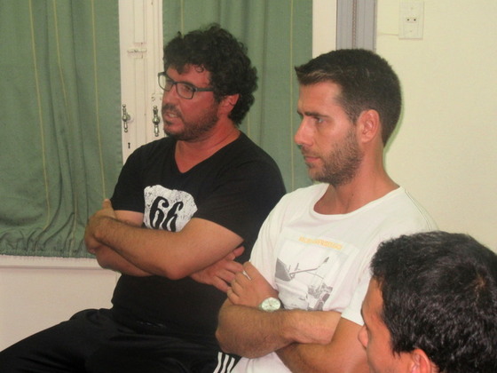 Bruno Alamanni, delegado de Talleres de Villa Diego, realizando una consulta sobre el torneo.