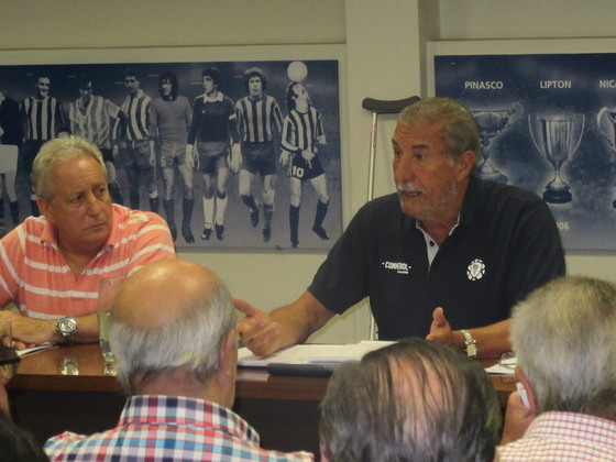El Presidente de Rosarina acompañado por el Prosecretario de la Liga, Fernando Garat.