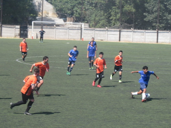 El chico Mariano Montaña, en una de sus tantas jugadas "verticales" del segundo tiempo.