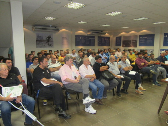 Numerosísima cantidad de personas se hizo presente en el Salón "Lorenzo Biondo".