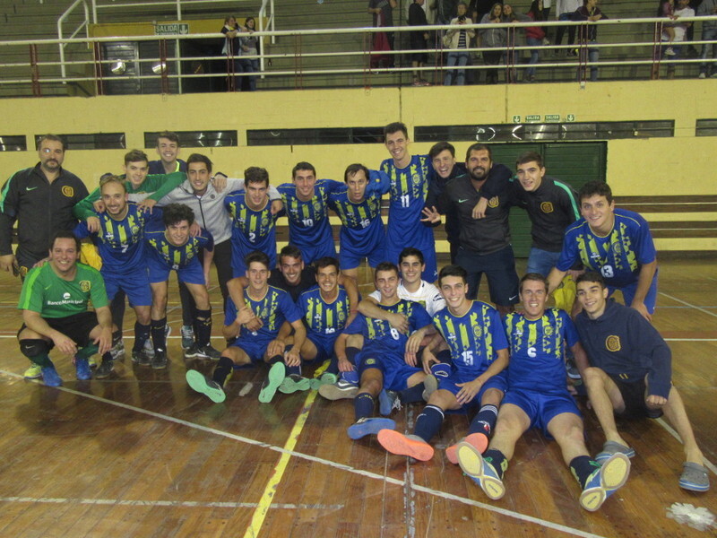 El auriazul armó un gran festejo tras el pitazo final. Fue el desahogo por el objetivo cumplido.