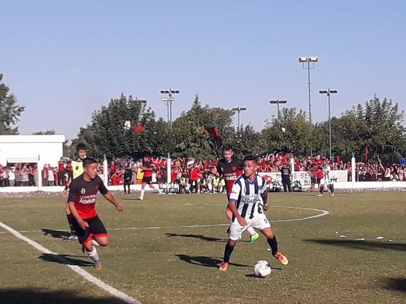 Sportivo, de local, se impuso 2-0 en el clásico. Unión todavía no le pudo convertir a su vecino de Álvarez desde que se reafilió a la ARF. Foto: Tony Del Duchetto para Pasiones Rosarinas.