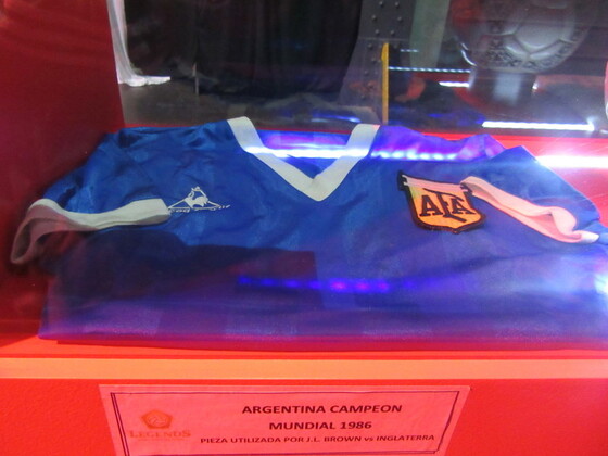 Durante el "paseo mundialista" se exhibían diversas prendas de la Selección. Por ejemplo la casaca azul del "Tata" Brown con la que Argentina venció 2 a 1 a Inglaterra en 1986.