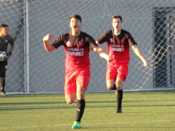 El &quot;p&aacute;jaro&quot; Juan Andr&eacute;s Rodr&iacute;guez festeja su gol, el que le dio la clasificaci&oacute;n a Uni&oacute;n.