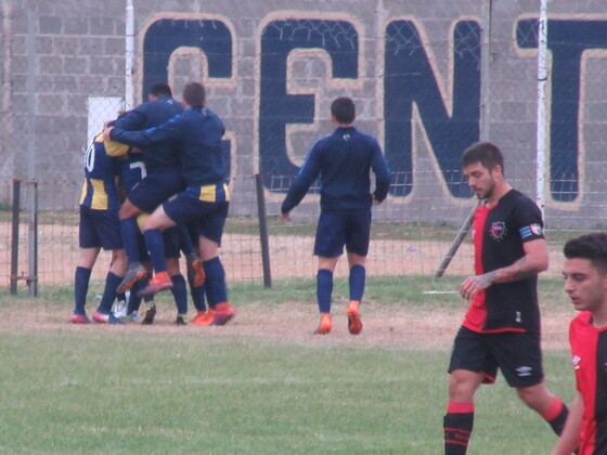 En la invernal tarde rosarina, los chicos de Montero terminaron imponiéndose por poco.