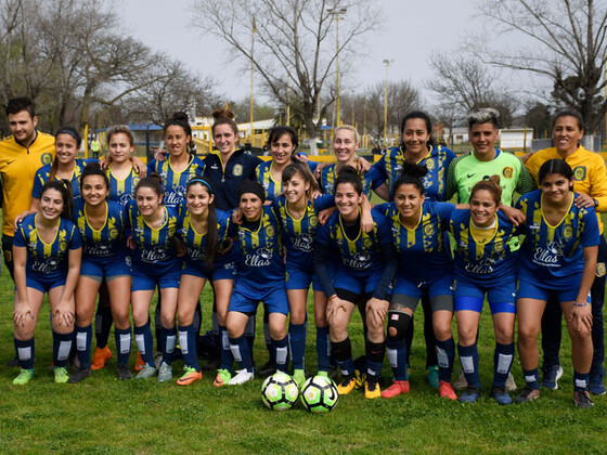 El plantel completo de las bicampeonas rosarinas. En breve arranca el Torneo Clausura.