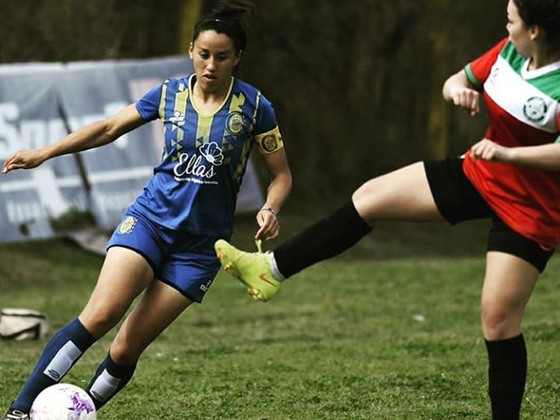Virginia G&oacute;mez en acci&oacute;n. La capitana de Central es jugadora de la Selecci&oacute;n Argentina.