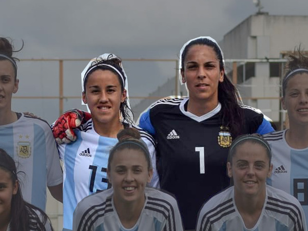 "La china" Virginia Gómez, y "la flaca" Vanina Correa, durante la última gira de la Selección.
