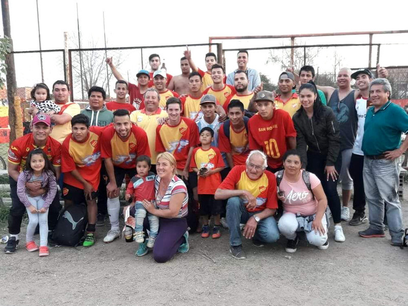 El domingo, tras golear a 14 de Junio, la gente de San Roque dio rienda suelta a su algarabía.