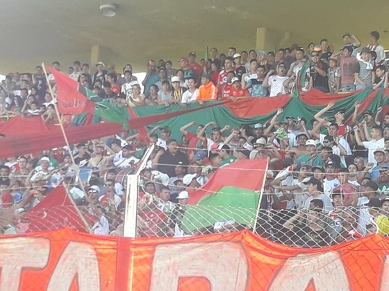 La hinchada de Aguirre colmó la tribuna lateral de Gomara, y al final pudo festejar. Foto: Pasiones Rosarinas.