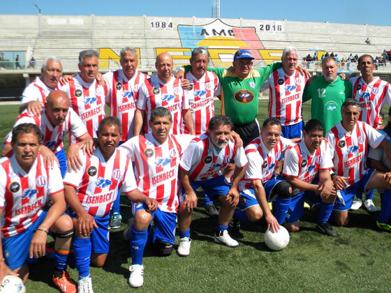 El equipo de Rosario, vestido con la indumentaria de nuestra Asociaci&oacute;n, que disput&oacute; la final.