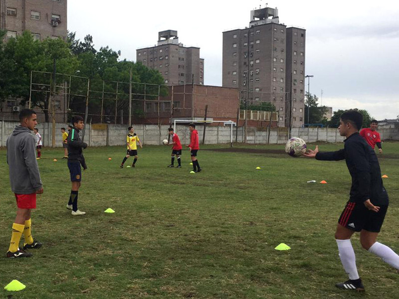 Los dirigidos por Lucas Saraceni y Emanuel Manzanelli, practicaron hoy en cancha de Alianza.