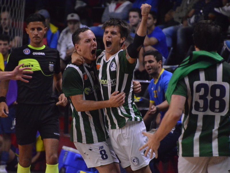 Ramiro Baronio celebra un gol clave. El 1 a 1 sobre el final del primer tiempo.