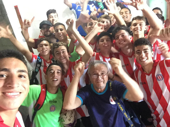 El festejo loco de los chicos del Sub15 rosarino, luego de la goleada de hoy y la clasificaci&oacute;n.