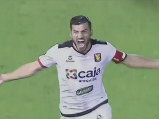 Berni Cuesta gritando con alma y vida el gol ante Caracas. Melgar entr&oacute; por &eacute;l a la Copa.