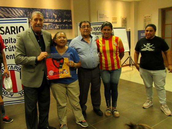 Mary Núñez, una histórica del fútbol femenino en la ciudad, ahora en Defensores Unidos.