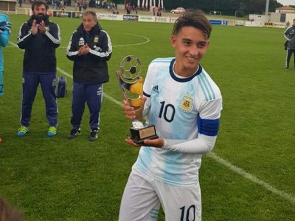 Tiago Geralnik fue elegido el mejor jugador en el prestigioso Mundialito de Francia.