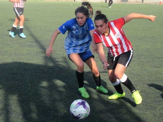 Marlene Delgado, la goleadora de Coronel Aguirre, fue titular en la Selección de Rosario.