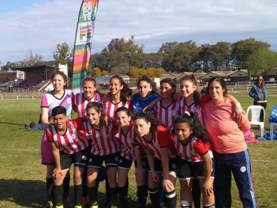 Las chicas de la Sub-15 que representaron a Rosario en los Juegos de la regi&oacute;n Centro culminaron invictas y en segundo lugar