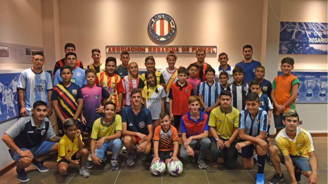 Las y los protagonistas de la Rosarina de Fútbol. Todo está aún en la dulce espera para el retorno. Héctor Río