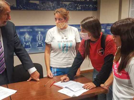 Ultimando detalles de lo que será el torneo femenino de inferiores.