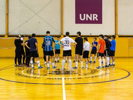 Lucuix junto a los referentes locales de futsal.