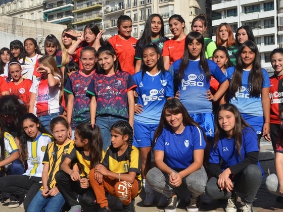 Una de las fotos grupales para la producción especial de Rosario Fútbol.