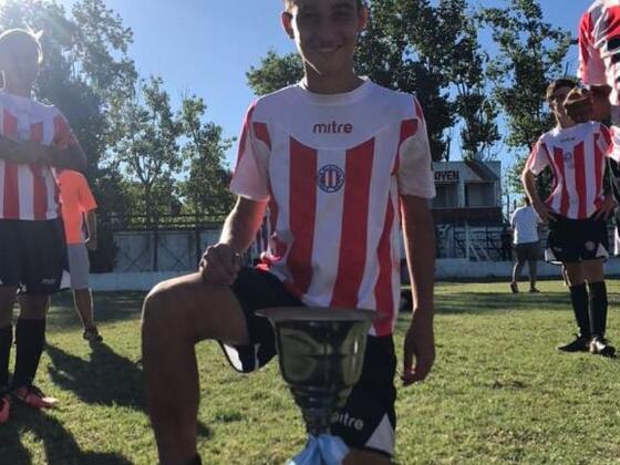 Hace unos años, Geralnik, actual jugador del Villarreal español, defendiendo los colores de la Selección Rosarina.