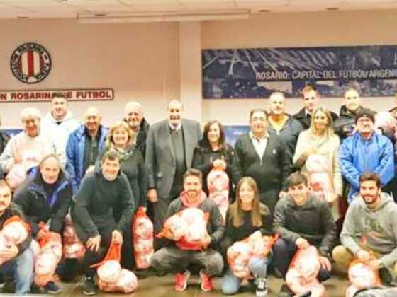 La tradicional foto grupal con todos los premiados.