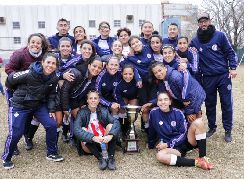 Gran trabajo de la Selección Rosarina de fútbol femenino que quedó en el podio de los tres mejores equipos de la Copa Santa Fe.