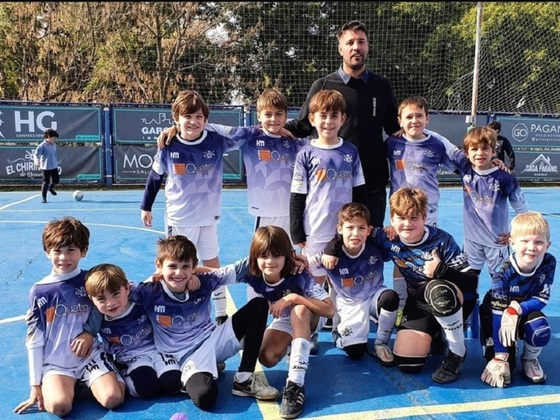 Plantel campeón de la 10ma de Remeros. Fotografía gentileza de @ cra_futsal_clubremeros (Instagram)