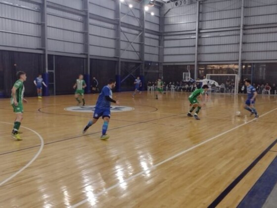USAR goleó a Rowing y se mantiene expectante en la Primera División.