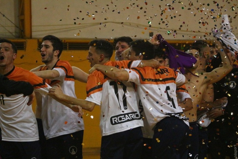 Al elenco de la UNR le sobraron tres jornadas para ser campeón. Foto gentileza de Milagros Oliver (Cuna Del Futsal).