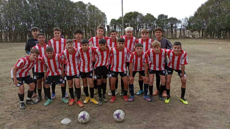 El plantel de la Selección Rosarina Sub-13 que ganó la fase clasificatoria en Bigand.