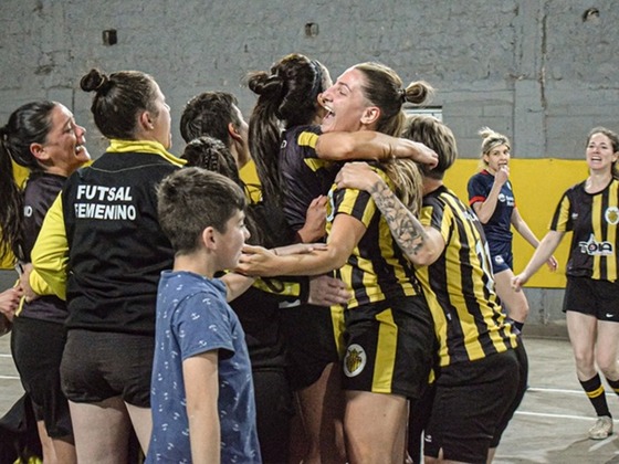 Suder ya se aseguró un lugar en la Primera División femenina en 2023. Fotografía: Fernando Aquino (Cuna del Futsal).