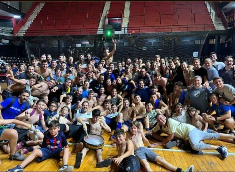 Regatas sumó su quinto título en los torneos de la Rosarina.