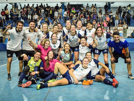 Hori ratificó su liderazgo en el Femenino A y se quedó con el trofeo por segundo año consecutivo. Fotografía gentileza de Fernando Aquino (Cuna Del Futsal).