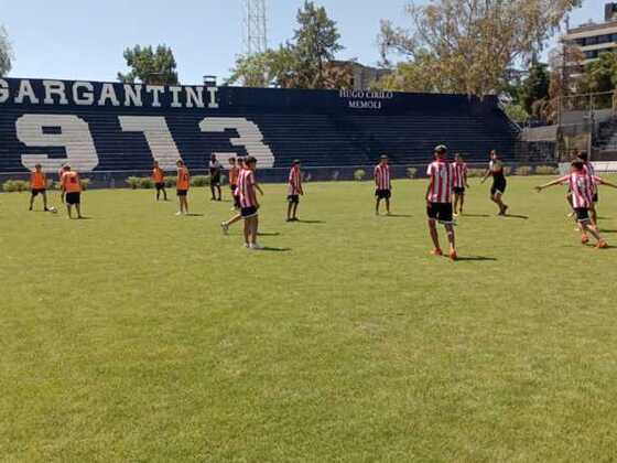 Más imágenes del entrenamiento matutino de la Selección Rosarina masculina sub-13.