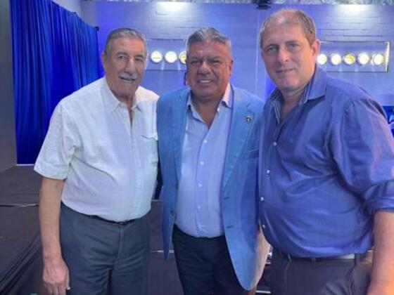 Mario Giammaría, Claudio Tapia, presidente de AFA, y Carlos Lanzaro, presidente de la Federación Santafesina de Fútbol.