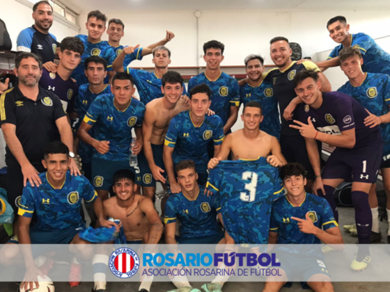Rosario Central cumplió con el mote de candidato y dejó en el camino a Defensores Unidos.