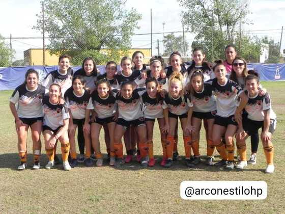 El plantel de El Torito que saltó a la cancha el domingo por los cuartos de final.