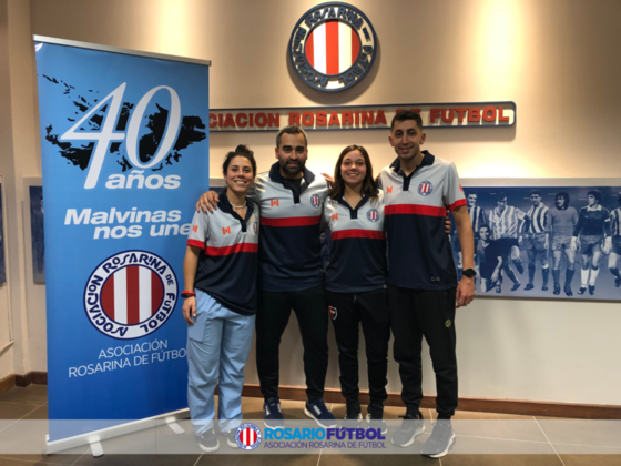 Delfina Galetto (kine), Gonzalo Pereyra (D.T.), Josefina Silva (P.F.) y Mauro Palacios (D.T.) es el cuerpo técnico que comandará a la Selección Rosarina en la Copa Santa Fe 2023.