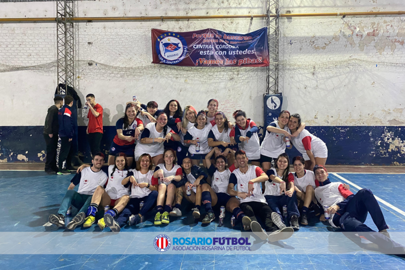 Luego del partido, el plantel se trasladó hasta el club para seguir con los festejos.